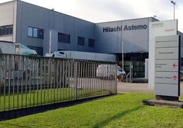 Hitachi aprueba un plan social con 43 prejubilaciones en la factoría de Buelna hasta 2026