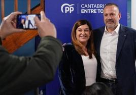 María José Sáenz de Buruaga junto a José Antonio García en el anuncio de la candidatura