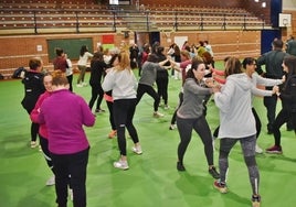 Taller de defensa personal en Molledo impartido por la Guardia Civil.