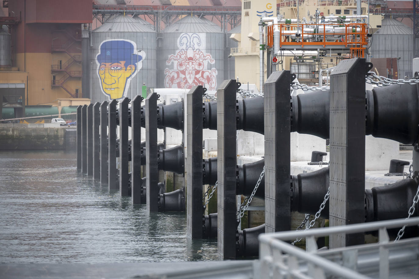 Francisco Martín define la nueva infraestructura como un proyecto clave en el proceso de modernización del Puerto, en la optimización de sus espacios y en la protección medioambiental y de la bahía.