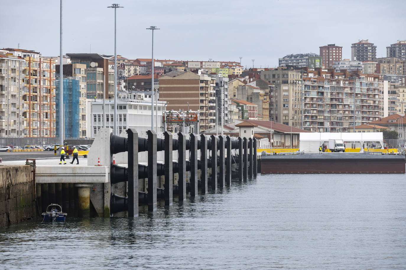 El consorcio formado por Puerto de Santander, Repsol LNG Holding (RLH), ESK y Enagás ha diseñado y está construyendo una instalación de suministro de GNL para dar servicio, prioritariamente, al nuevo buque con el que la compañía Brittany Ferries va a operar en Santander, el Santoña.