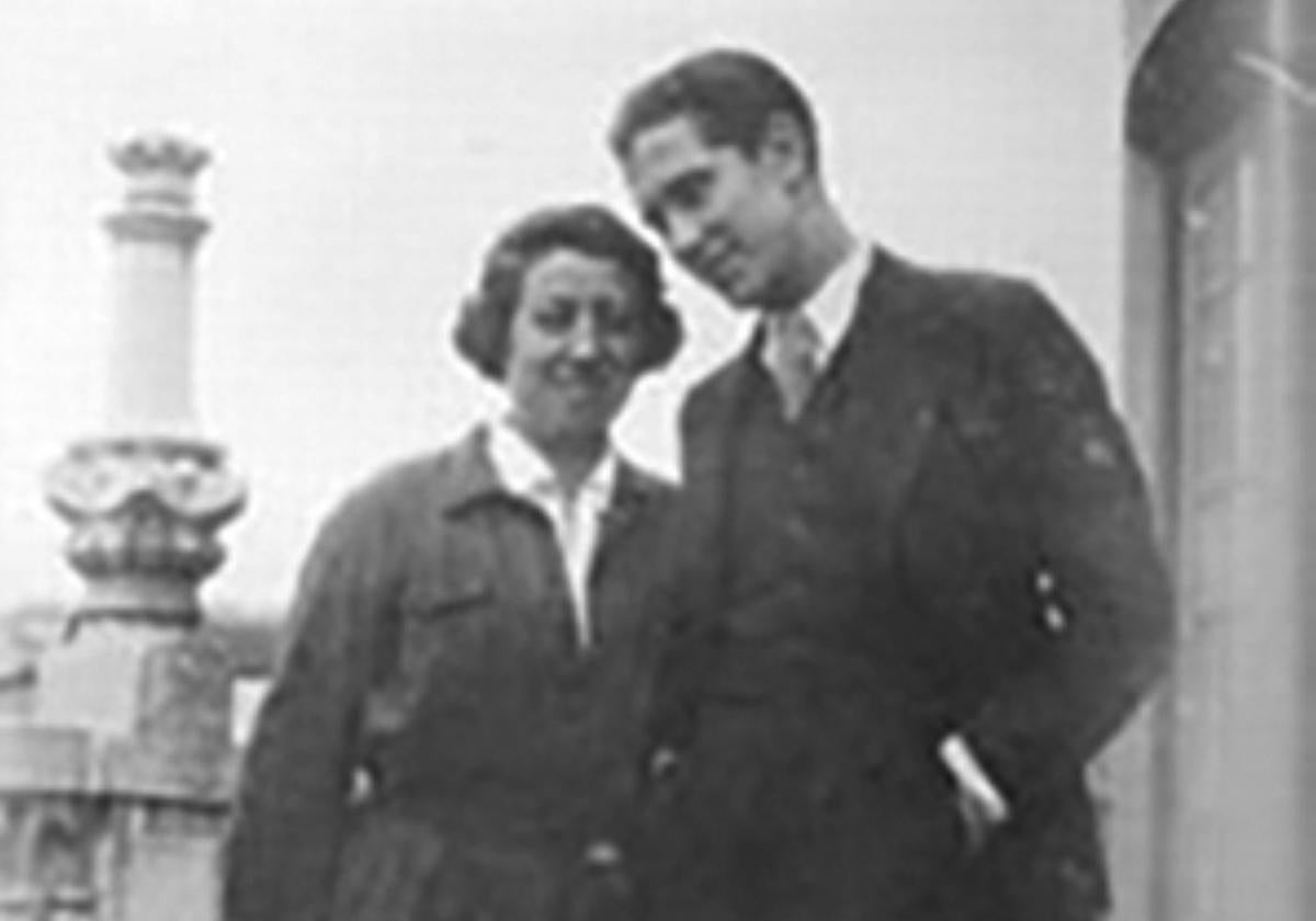 Concha Méndez y Manuel Altolaguirre en su casa de Viriato de Madrid, hacia 1932.