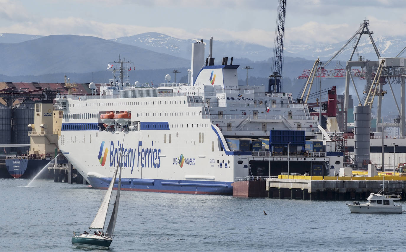 El Santoña, el nuevo barco de Brittany Ferries, estrenó la recién inaugurada terminal de ferris 