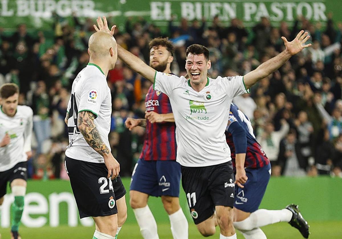 Roko Baturina festeja el gol de Pombo, marcado desde los once metros como consecuencia de un penalti que el croata forzó.