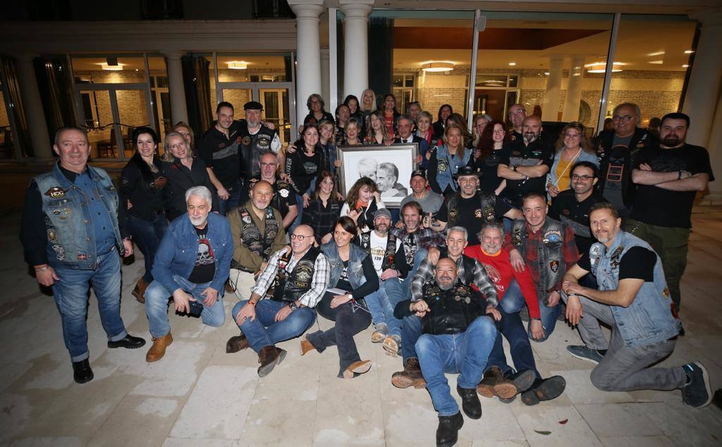 Foto de familia con el presidente regional en el balneario de Solares. 