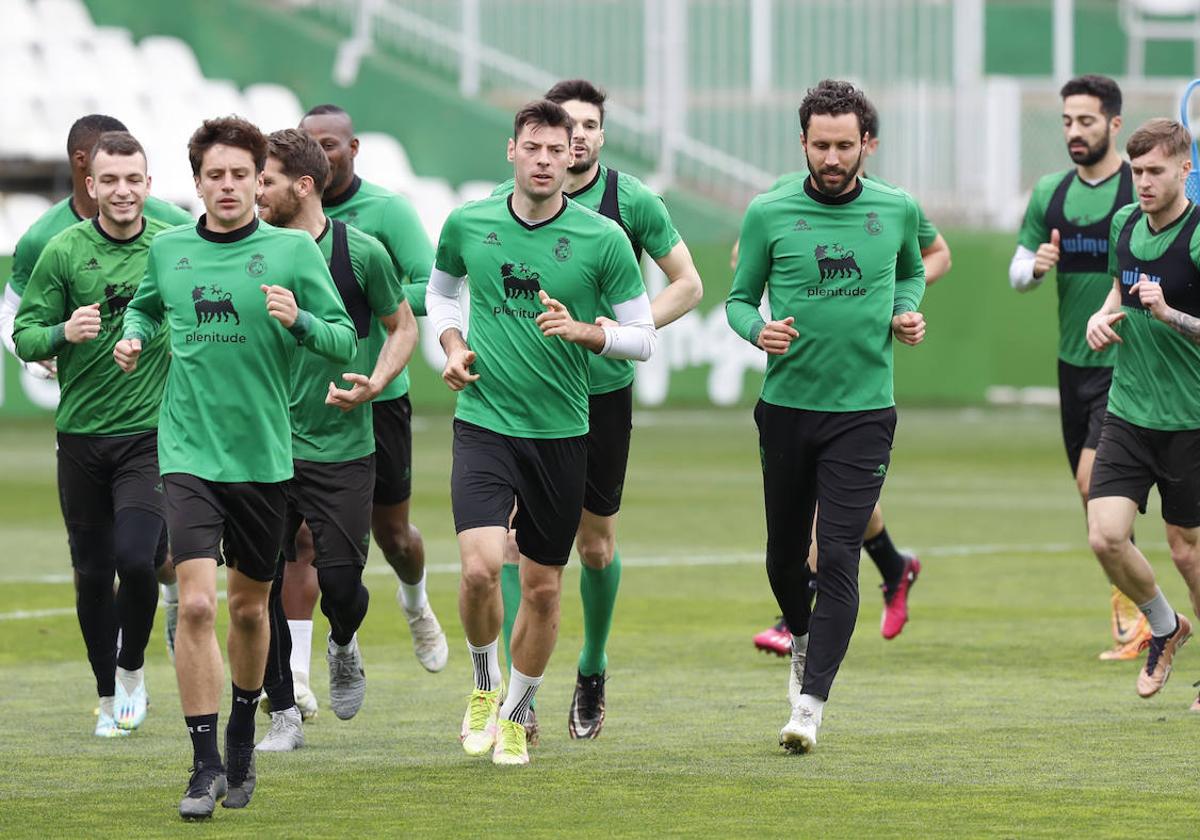 Un momento del entrenamiento de esta mañana, con Arturo en el grupo.