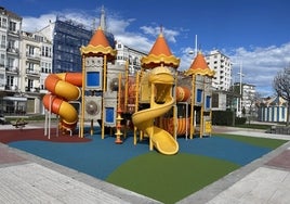 El parque infantil de Amestoy, con el suelo renovado.