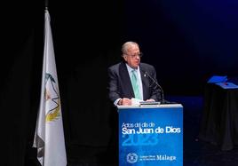 El Dr. Diego Murillo, presidente de A.M.A., AMA Vida y Fundación A.M.A agradeció la distinción en la clausura de los actos del 125 aniversario del Colegio de Enfermería de Málaga