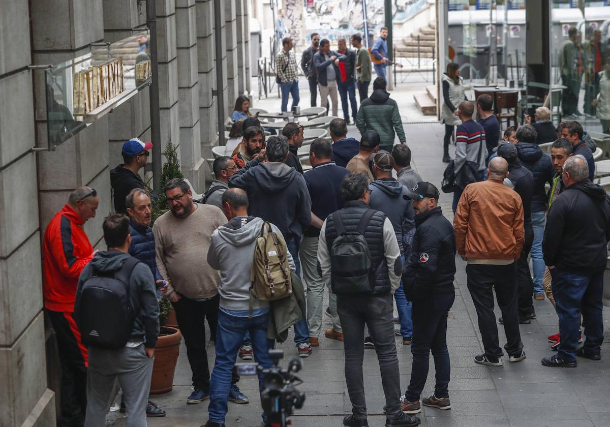 Trabajadores de Aspla, el miércoles frente al Orecla.