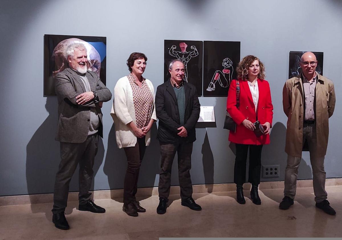 Tomás Mantecó, Pilar Fatas, Juan M. Moro, Pilar Alcorta y Jesús González Urquijo, ayer en la inauguración de la exposicion.