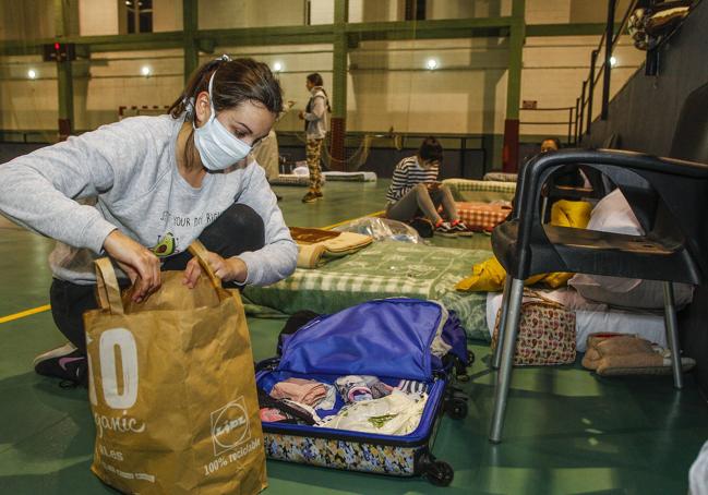 Laura Otero, en marzo de 2020, se instala en el polideportivo municipal