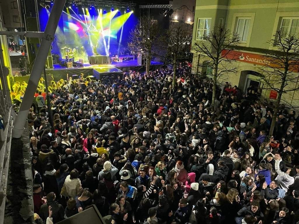 Miles de personas acudieron a los conciertos del sábado. 