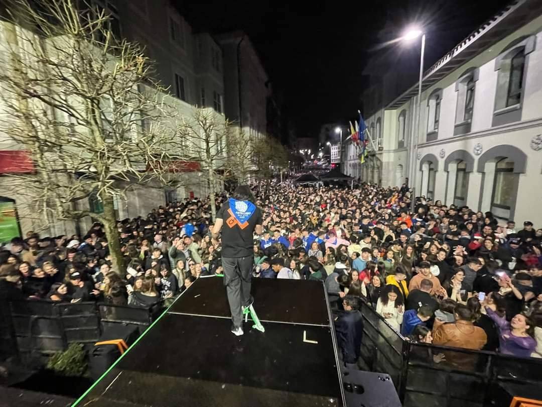 El público acudió en masa a ver los conciertos programados. 