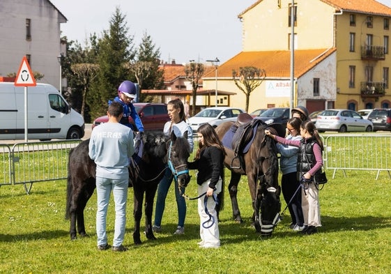 Los pequeños disfrutaron de varias actividades como el bautizo de hípica