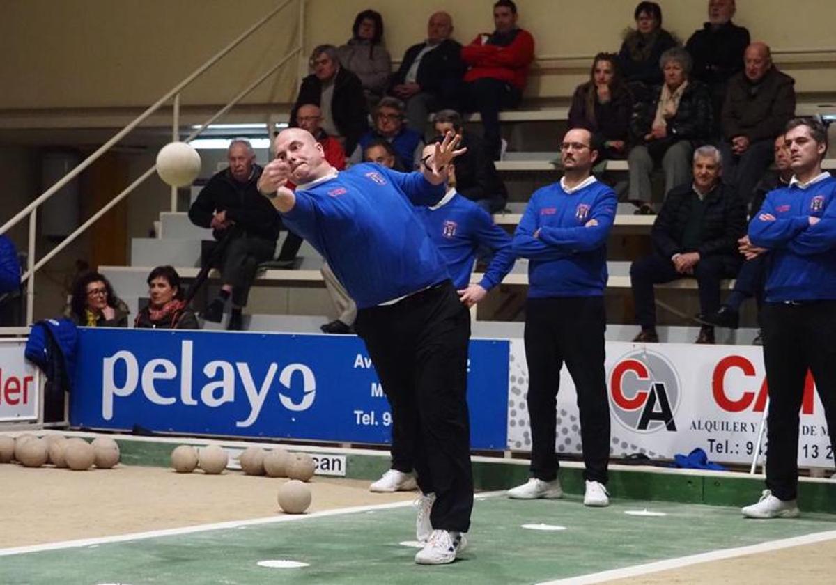 Jesús Salmón, al tiro para Camargo.