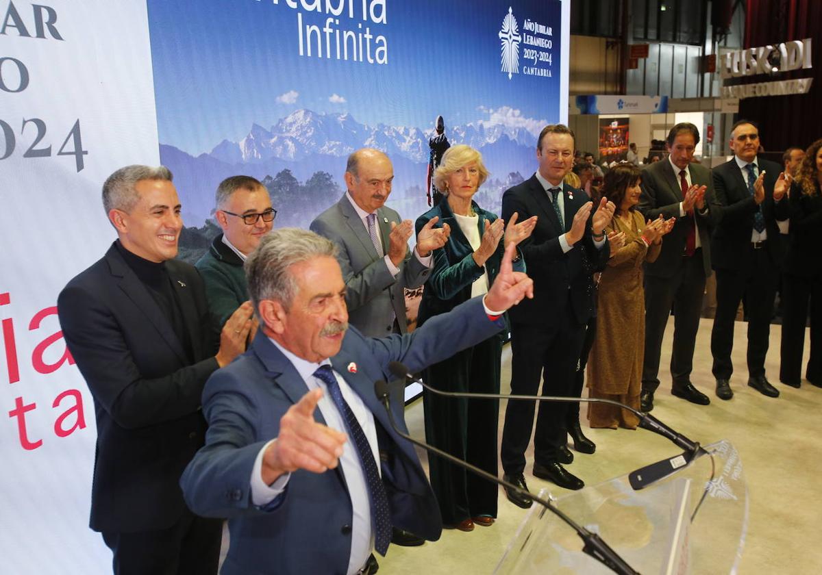 Las autoridades regionales en Fitur.