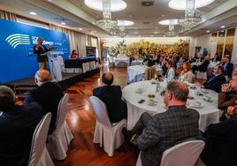 Personalidades del mundo de la economía, la cultura y la sociedad cántabra asistieron este martes al Foro Económico de El Diario Montañés para escurchar a Josep María Casas, líder de la Asociación Española de Business Angels