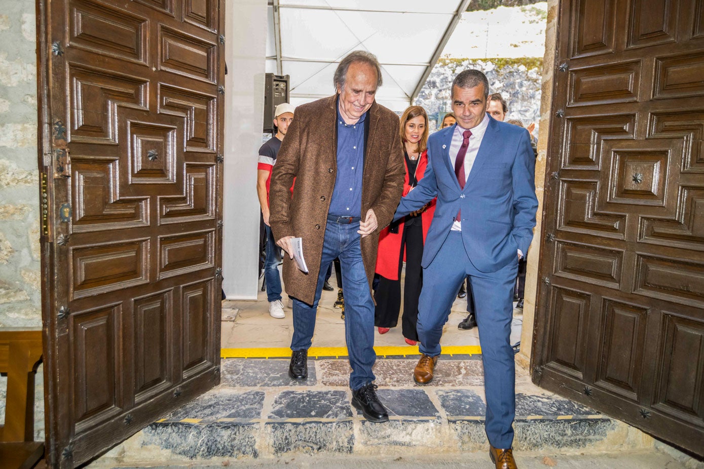 El músico accede al templo Manuel Bahíllo, de la Fundación Camino Lebaniego.