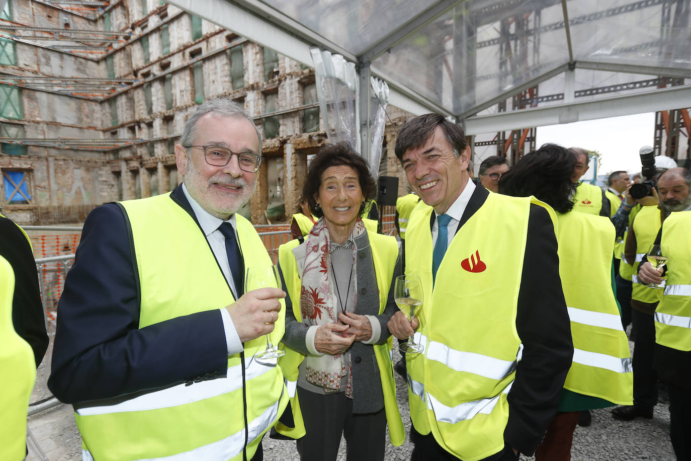 El rector de la Universidad de Cantabria, Ángel Pazos; la presidenta de la Escuela Superior de Música Reina Sofía, Paloma O'Shea; y el rector de la UIMP; Carlos Andradas.