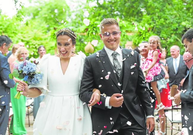 Tania Ostolaza y César López Mantecón se casaron el pasado 22 de julio en Cubas.