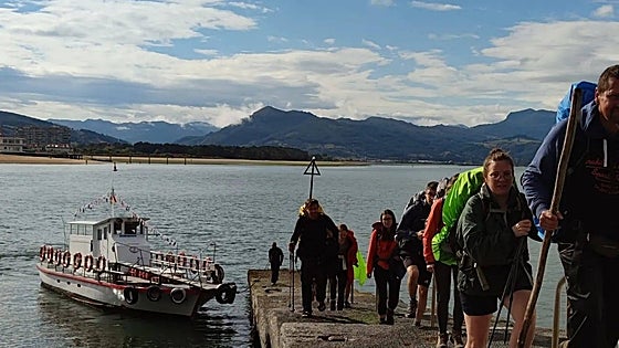 La barca de los peregrinos retrasa el inicio de temporada por falta de permisos