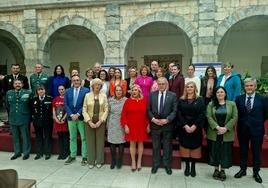 Autoridades y miembros del Colegio de Enfermería, en el acto de este sábado.