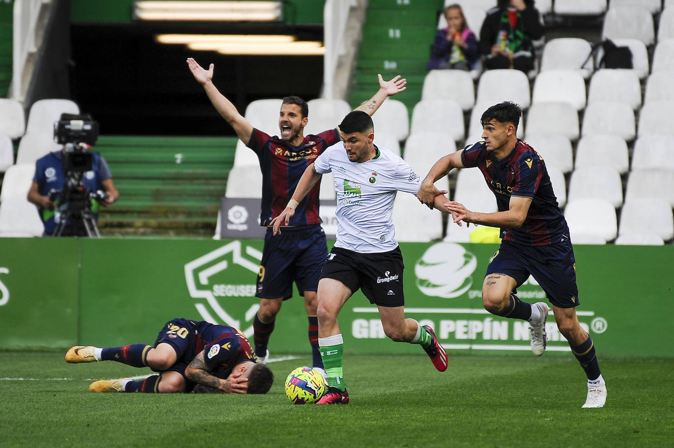 Aritz Aldasoro volvió a ser titular, dejando en el banquillo a Juergen Elitim.