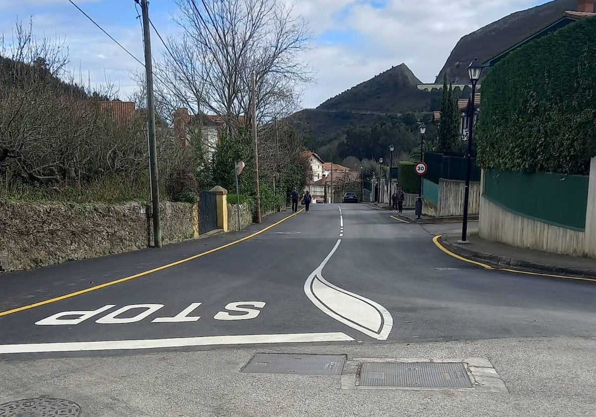 Estado de la carretera tras la renovación en la zona urbana.