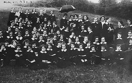 Un día de excursión con el colegio. Era el año 1890. No hacía ni diez años que la Congregración de los Sagrados Corazones había llegado a Torrelavega. Esos primeros años, el colegio estaba en la Plaza Mayor