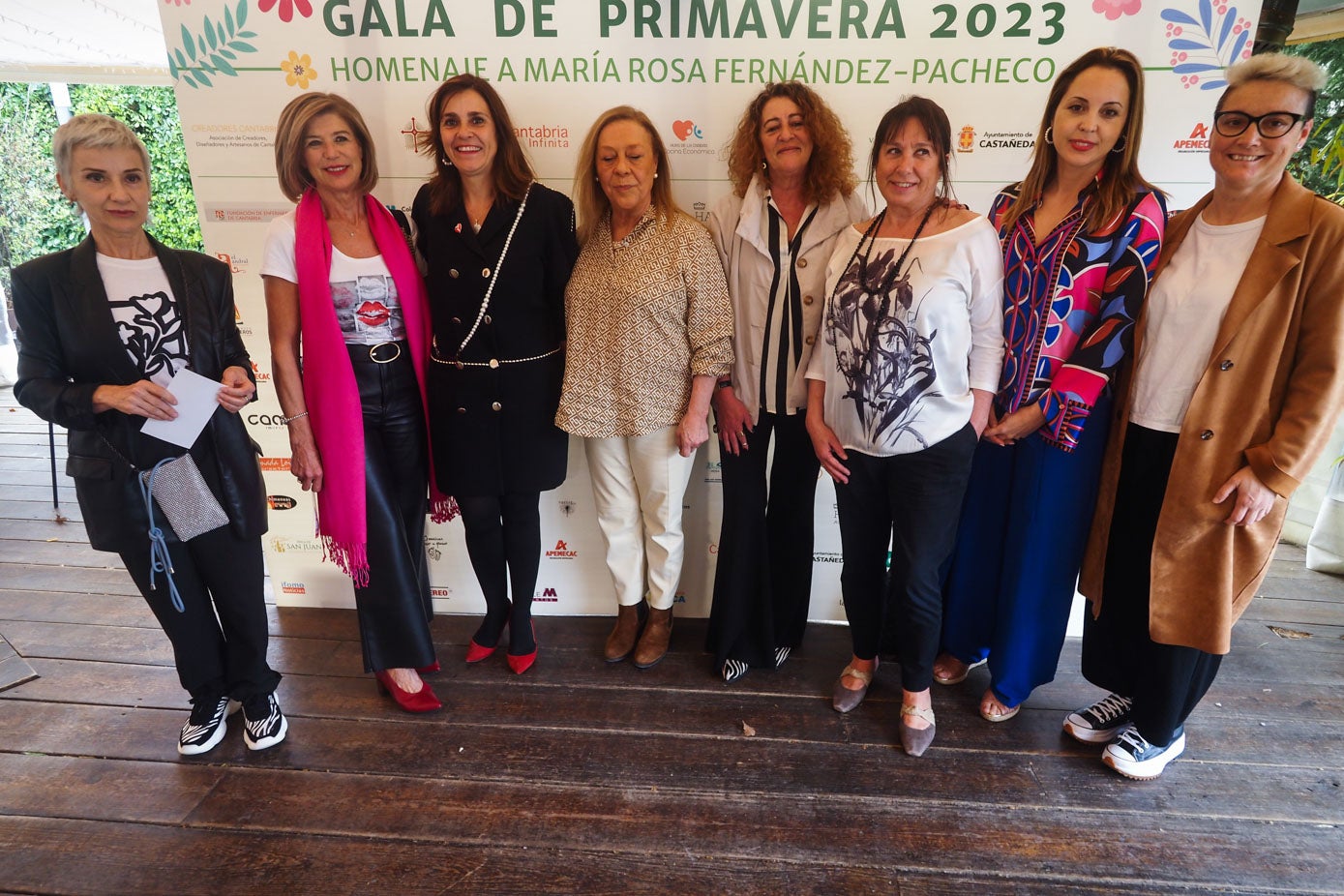 Luz Gutiérrez, Juli Diez, Paula Fernández, Marta Estefani, Amada Lois, Aurora Labiz, Diana Mirones y Luisa Sainz.