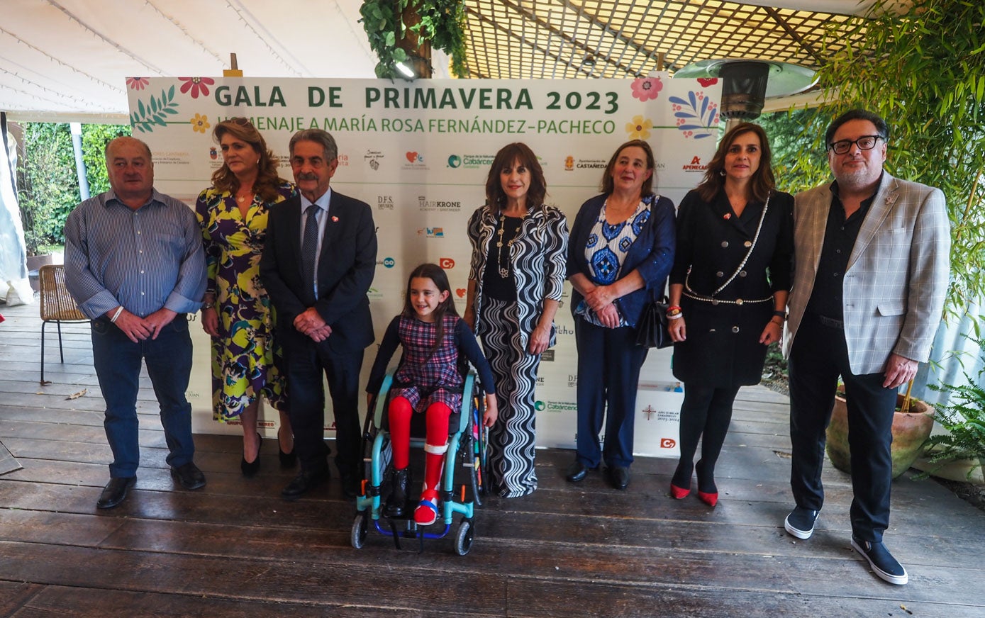 Ángel Sainz, Conchi Revuelta, Miguel Ángel Revilla, Lucia Navarro, Ana Belén Álvarez, María Jesús Fernández, Paula Fernández y Miguel Rincón.