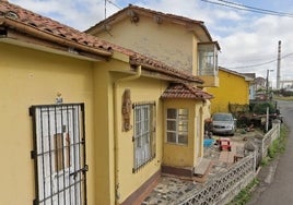 La antigua sede del colectivo, hoy okupada, se halla en el barrio del Agua, a pocos metros de Solvay.