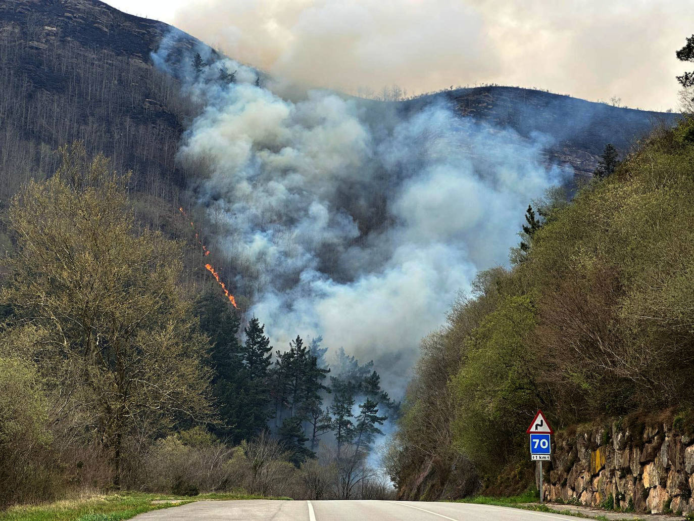 Imagen después - Antes y después del incendio en Santa Lucía.