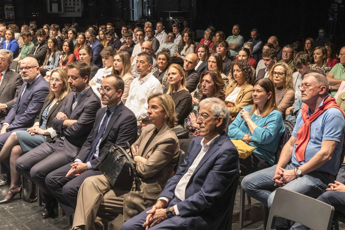 El evento contó con numerosos representantes del ámbito político, educativo y social de Cantabria