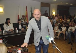 El concejal, Miguel González, durante la toma de posesión de su acta de concejal tras las elecciones celebradas en mayo de 2109.