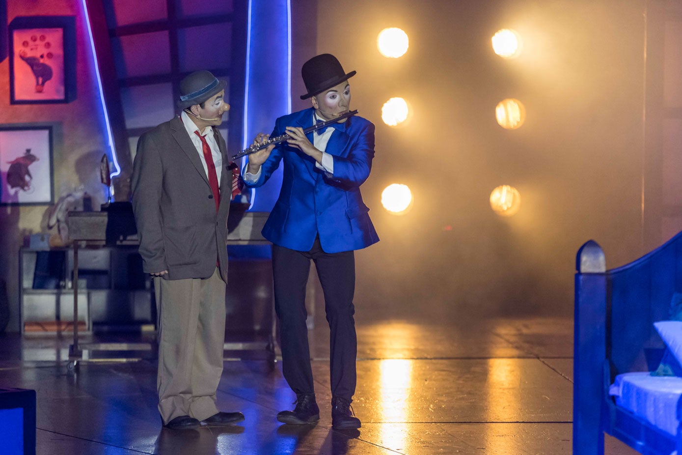 Don Pepito y Don José acompañan al pequeño Miliki en su sueño. Son los actores Alberto Valls y Luigi Belui quienes además cantan y bailan como homenaje a la familia Aragón.