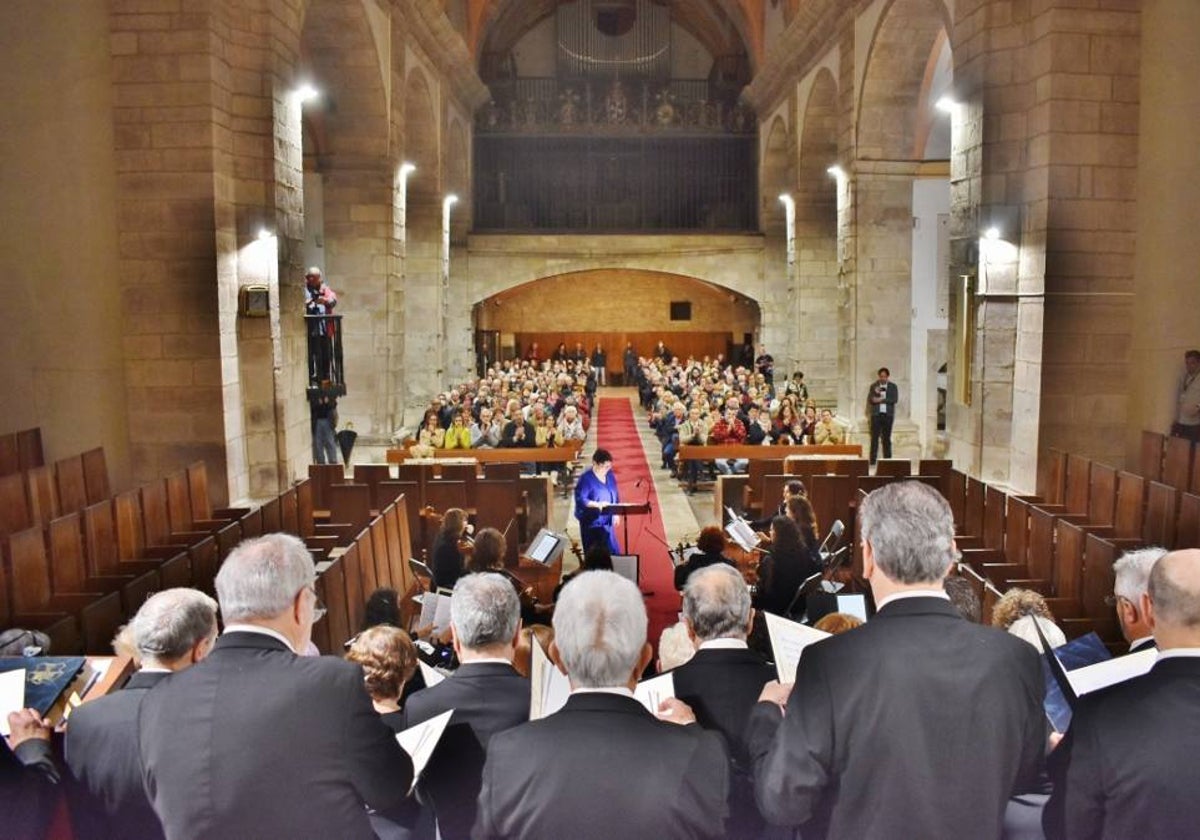 La Coral de Los Corrales volverá en Jueves Santo al Santuario de Las Caldas.