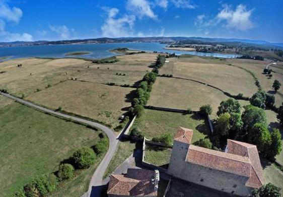 Los proyectos de San Miguel de Aguayo y Campoo de Yuso están pegados y suman nueve molinos de los doce que estaba previsto hacer.