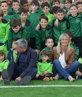 Imagen secundaria 2 - Los clubes de Castro estrenan el renovado campo de fútbol de Vallegón