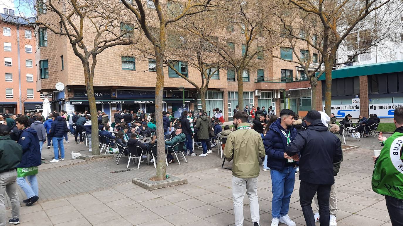 Las peñas se han desplazado esta mañana en ocho autobuses fletados por la APR para regresar a Santander después del partido