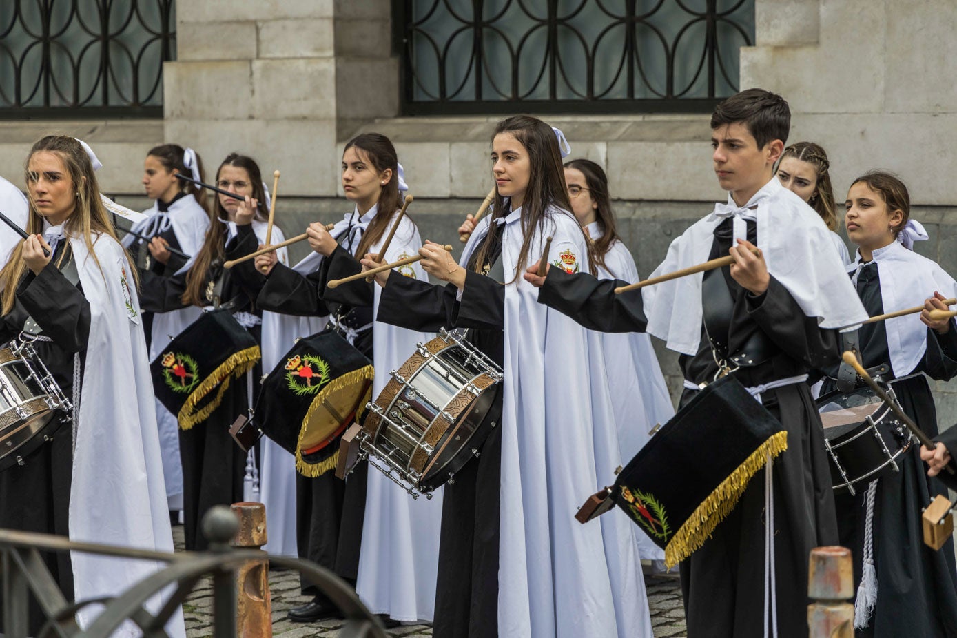 Los tambores resonaron en toda la plaza de la Catedral. 