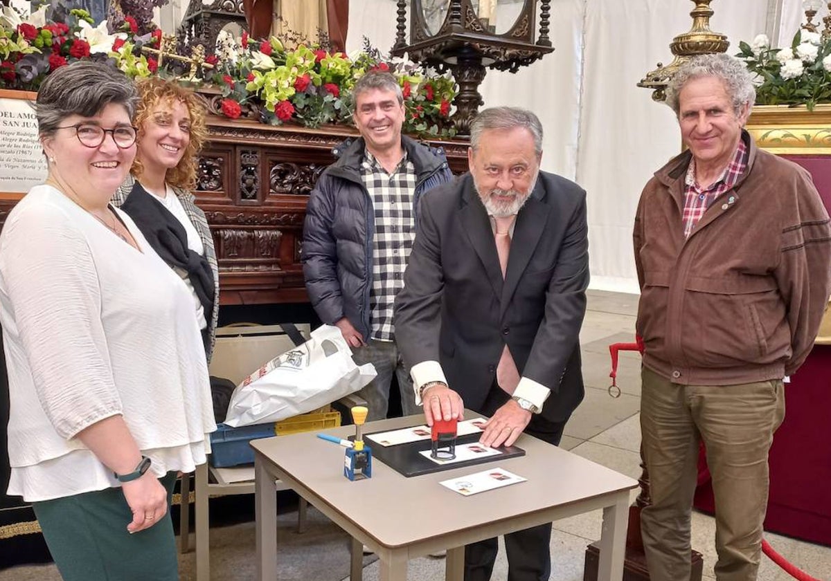 Imagen del acto de presentación del matasellos conmemorativo celebrado en La Porticada.