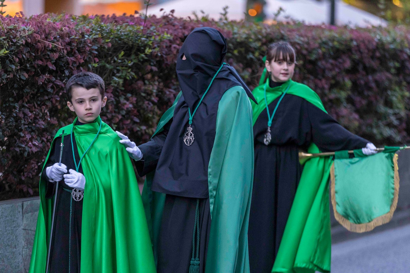 Seis niños participaron en la procesión de la Virgen de la Esperanza.