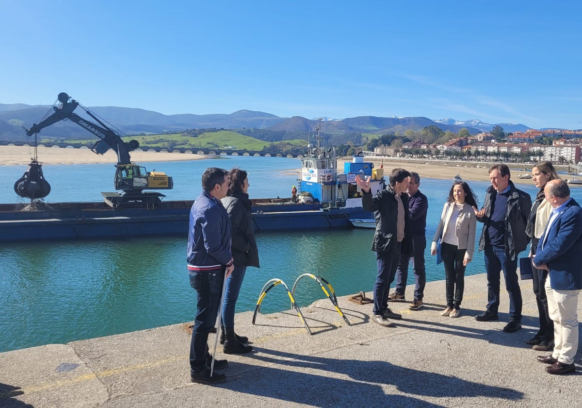 La consejera contemplo la ejecución de los trabajos del dragado del puerto de San Vicente