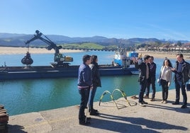 La consejera contemplo la ejecución de los trabajos del dragado del puerto de San Vicente