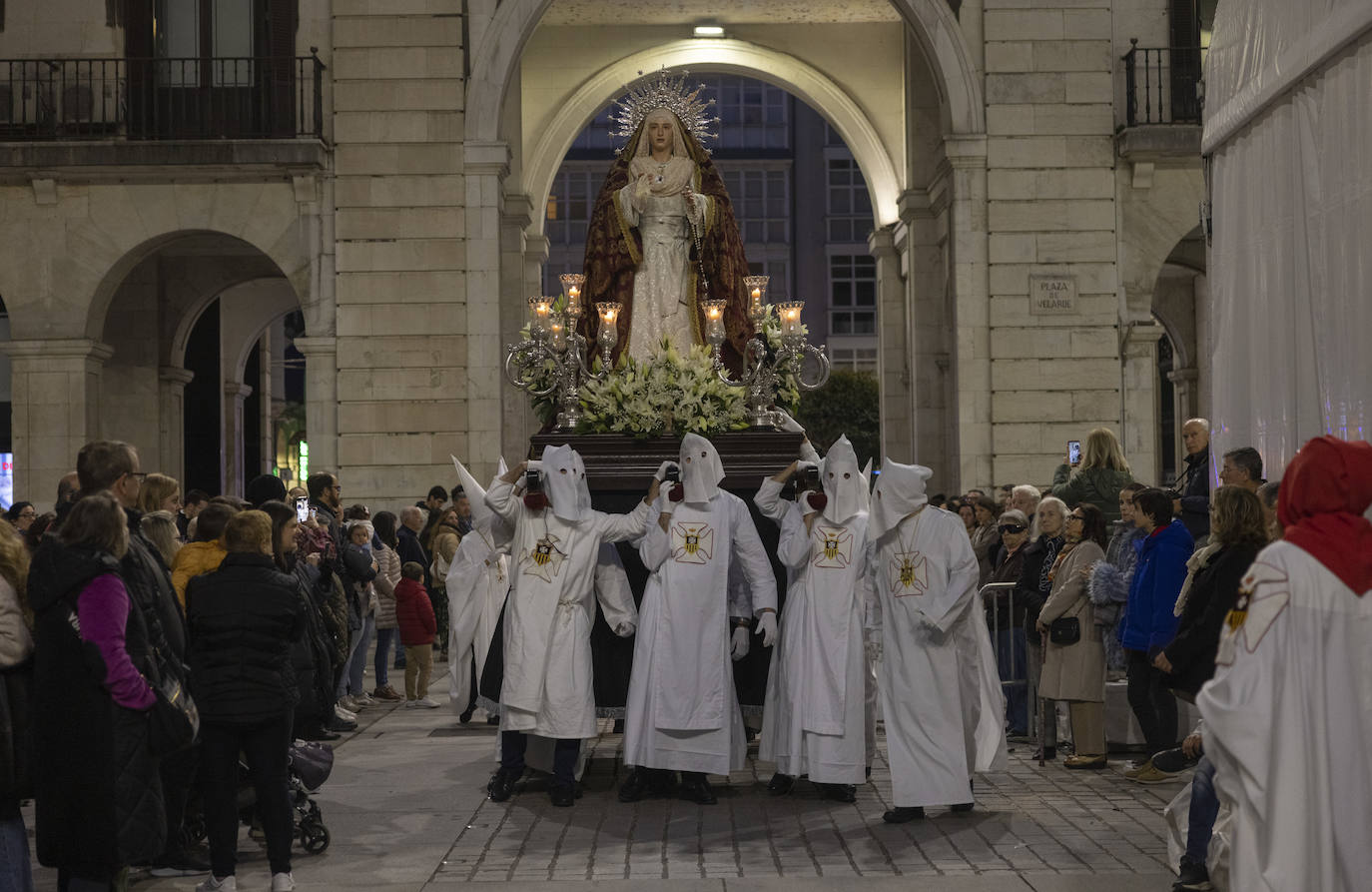 Nuestra Señora de La Merced, entrando en la plaza Porticada.