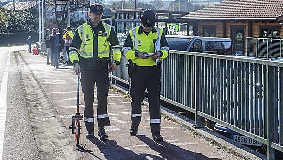 La Guardia Civil investiga sobre el terreno el atropello mortal de Suesa