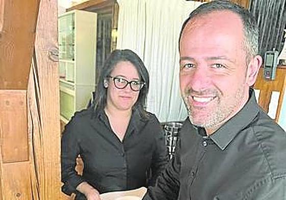 Los hermanos Macarena y Fernando Flor Saiz son los responsables de La Venta de Castañeda de Pomaluengo.