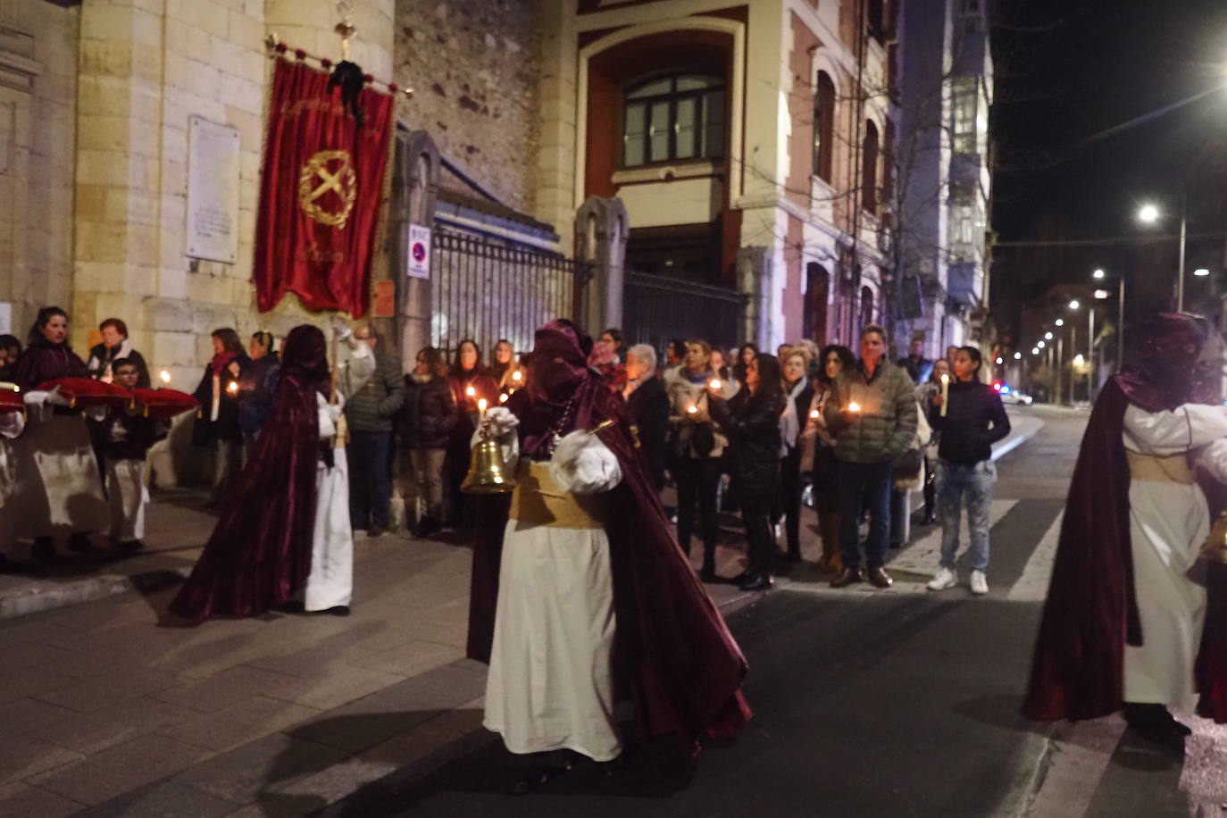 La Cofradía de la Salud organiza esta tradicional procesión nocturna de Jueves Santo.