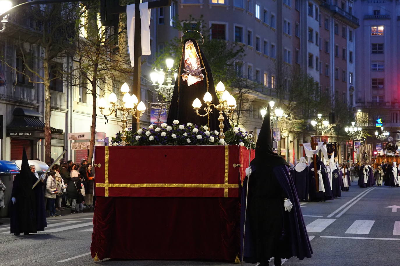 Paso de la Virgen Dolorosa.